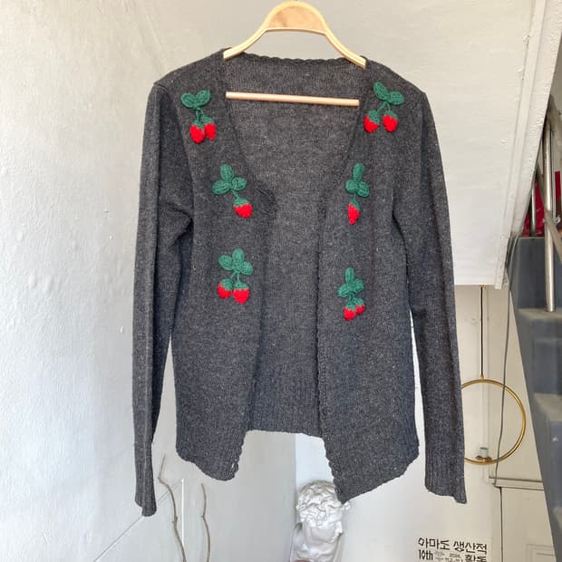 체리 그레이 니트 가디건