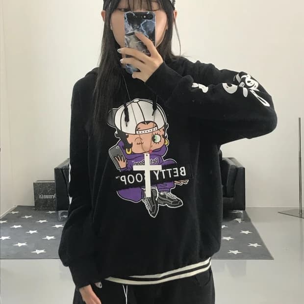 베티풉 프린팅 블랙 후드티