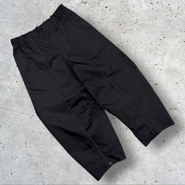[100] 21ss 이세이미야케 지퍼 나일론 트랙 팬츠 블랙 D698