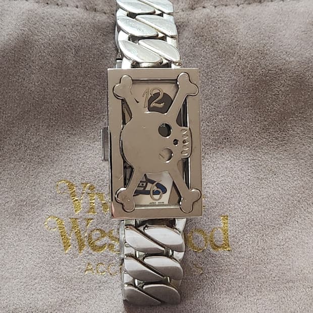 비비안웨스트우드 스컬 트럼프 팔찌 시계