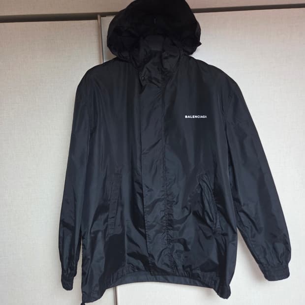 발렌시아가 후드 바람막이 105