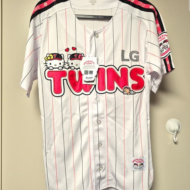 새상품 엘지트윈스 헬로키티 에디션 95사이즈 노마킹