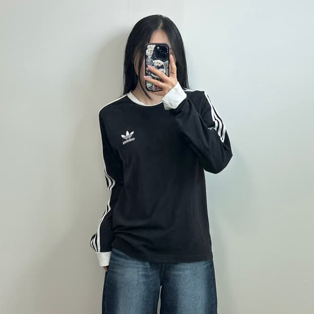 아디다스 자수로고 사이드라인 블랙 롱슬리브 긴팔 티셔츠