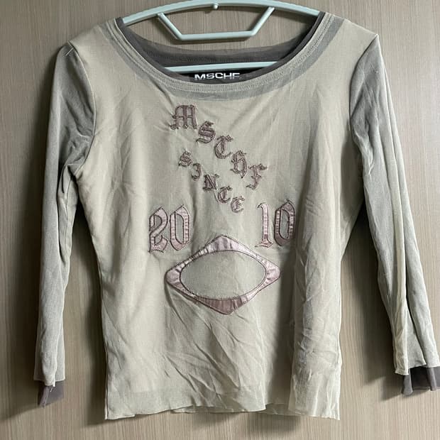 미스치프 메쉬 탑