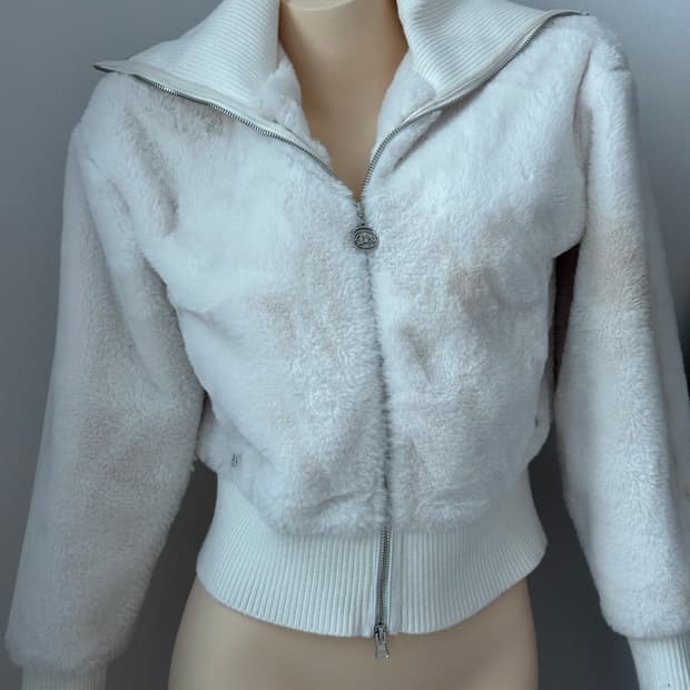 guess 크롭 퍼 집업