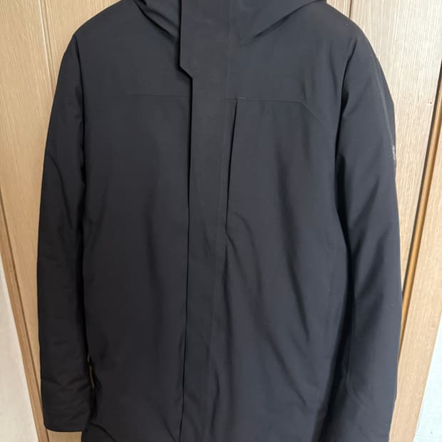 아크테릭스 써마파카 M 블랙 팝니다