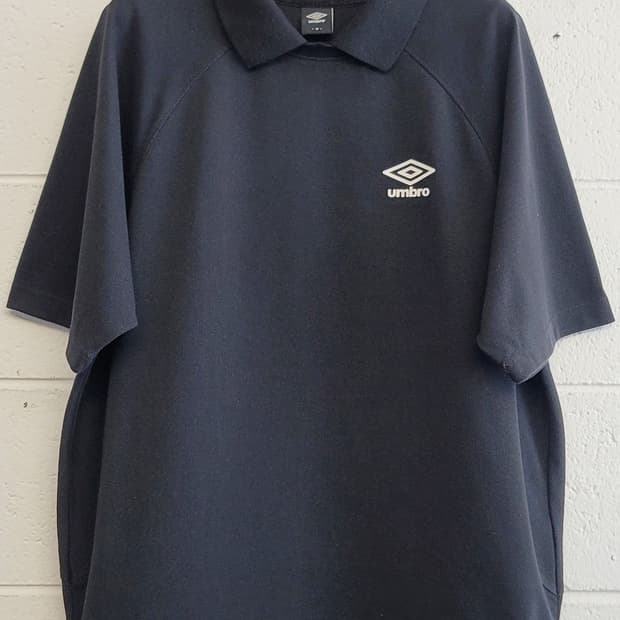엄브로(umbro) 레터링 루즈핏 PK 반팔 카라티 판매