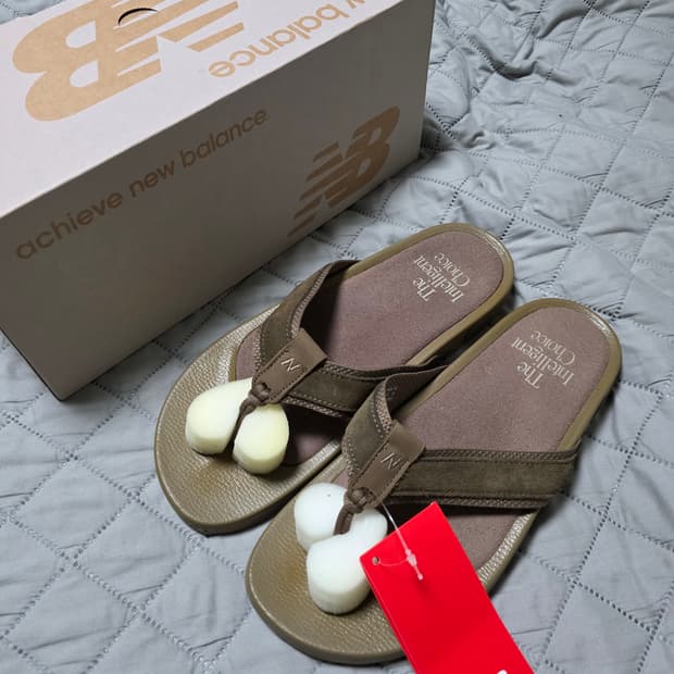 [270] 뉴발란스 쪼리 레더 슬라이드 브라운 새상품