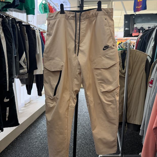 나이키 테크 에센셜 카고팬츠