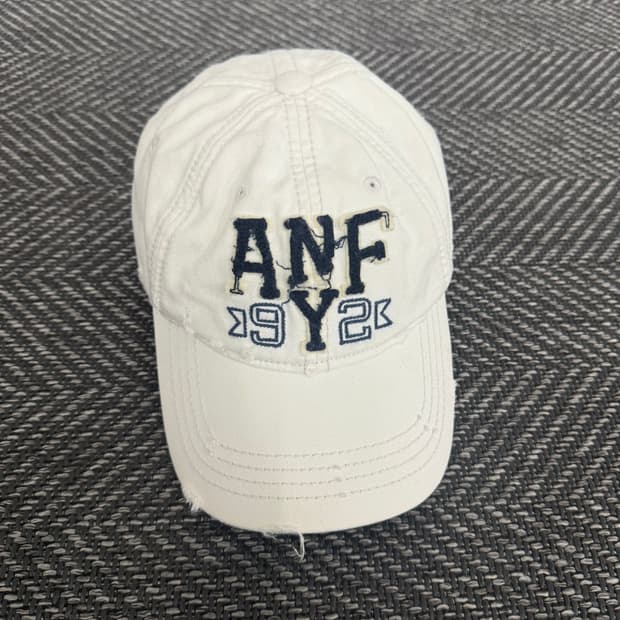 아베크롬비 앤 피치 Y2K 화이트 볼캡