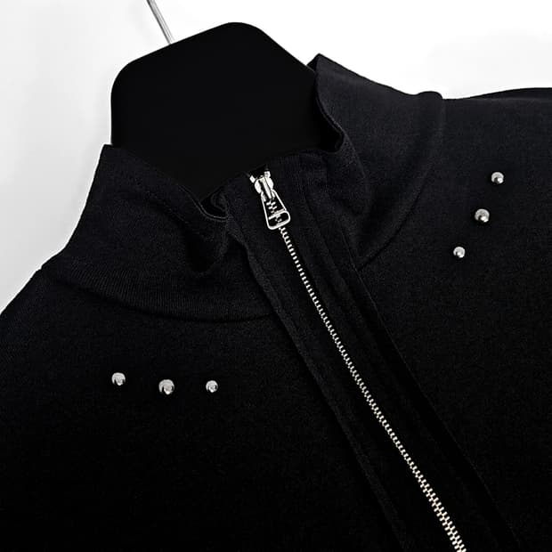 Giko 피어싱 리벳 컷 하프 슬리브 니트 (black)