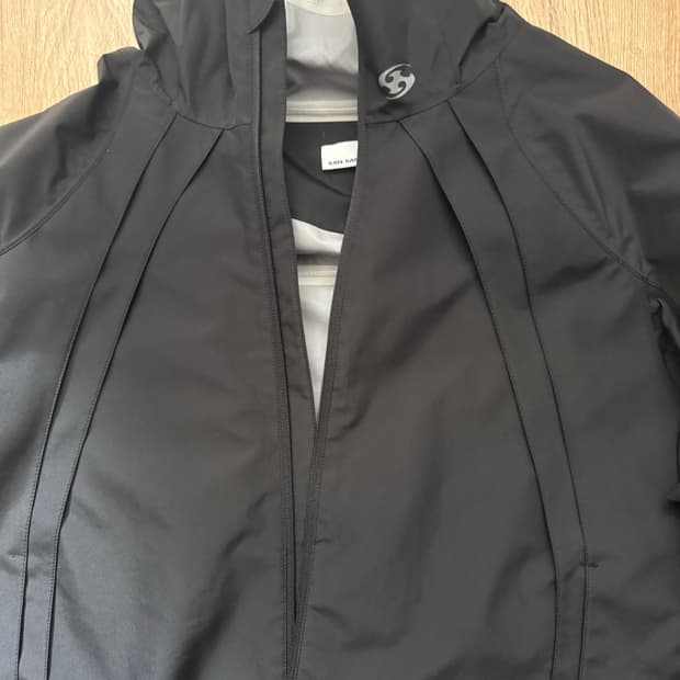 산산기어 22FW 바람막이 