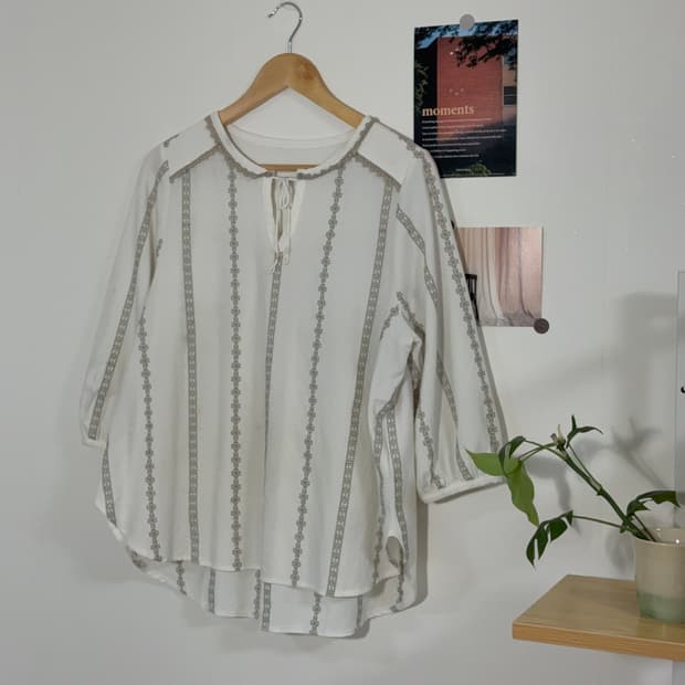 white cream top 거품 크림 블라우스