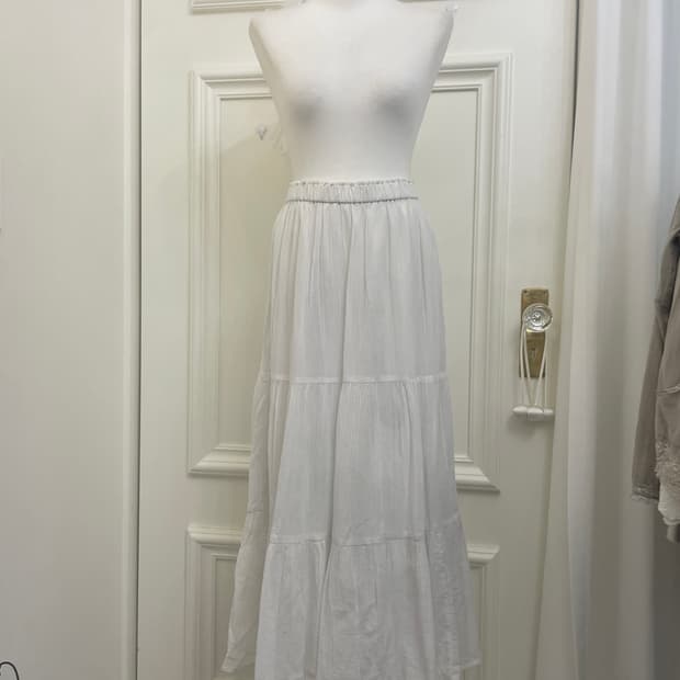 grayish white tired long skirt(size-M) 