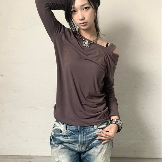 One-Shoulder long sleeve