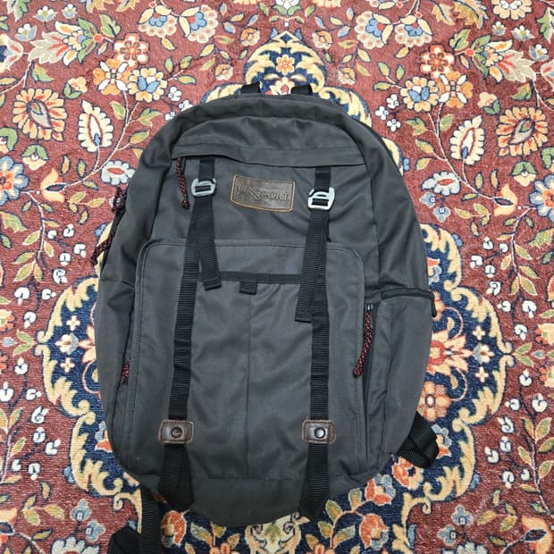 [JANSPORT] 잔스포츠 아웃사이드 스모크 시그널 - 다크 그레이