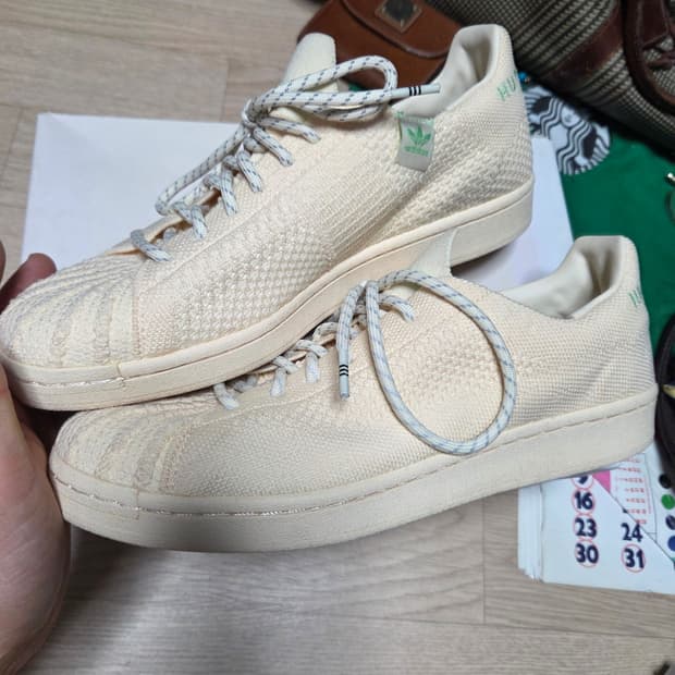 (새상품)휴먼메이드 아디다스 슈퍼스타 니트 