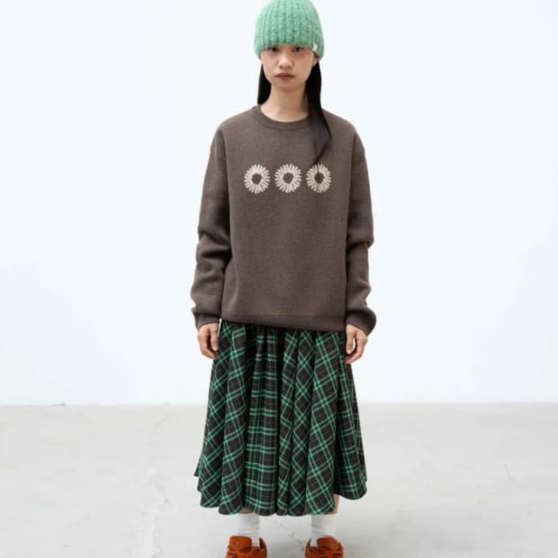 999휴머니티 브라운 니트