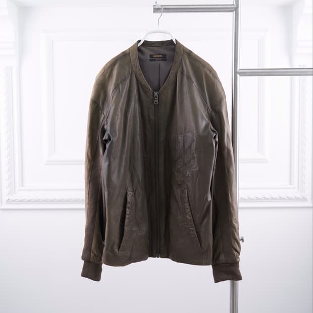 Diesel 블랙 골드 메달 엠보싱 카키 레더 자켓