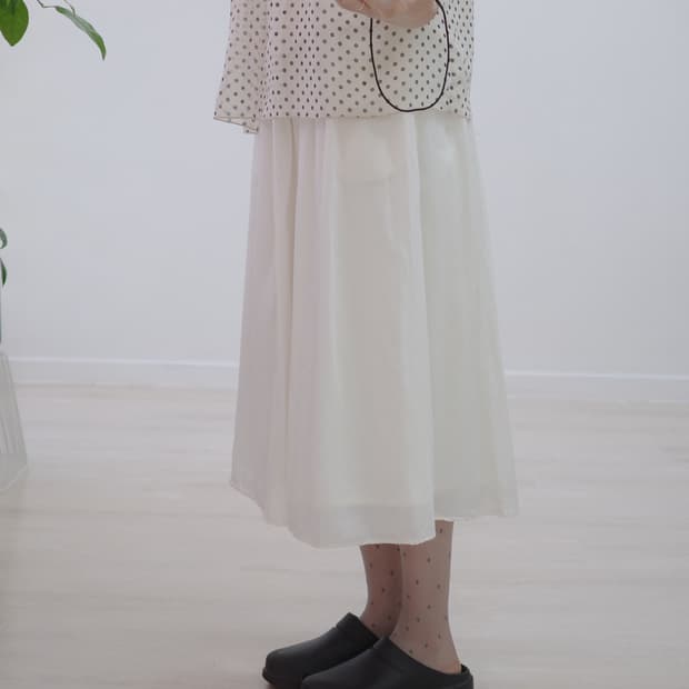 United arrow Ivory banding Skirt