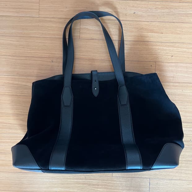 코스 위켄더 토트백(블랙 스웨이드 리얼레더)