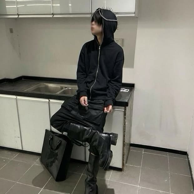 웰11던 24ss 펑키 pvc 스파이크 모호크후디 집업