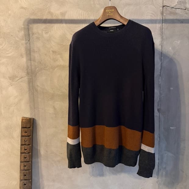 휴고보스 블랙라벨 니트 100