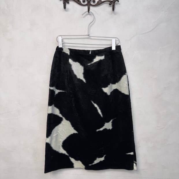 Black & white cow patterned fur slit sk