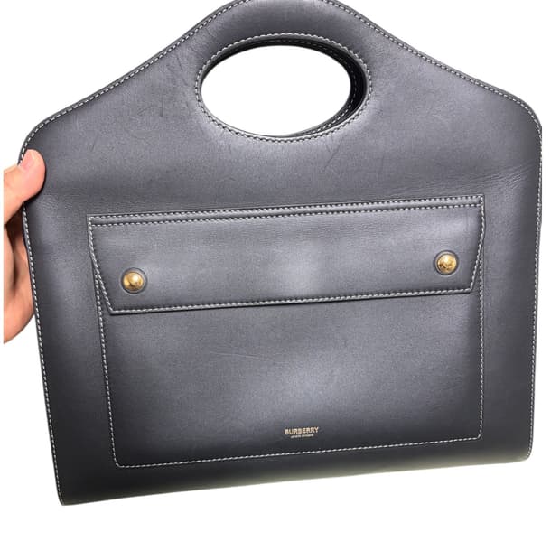 버버리 탑스티치 미디움 포켓 토트백