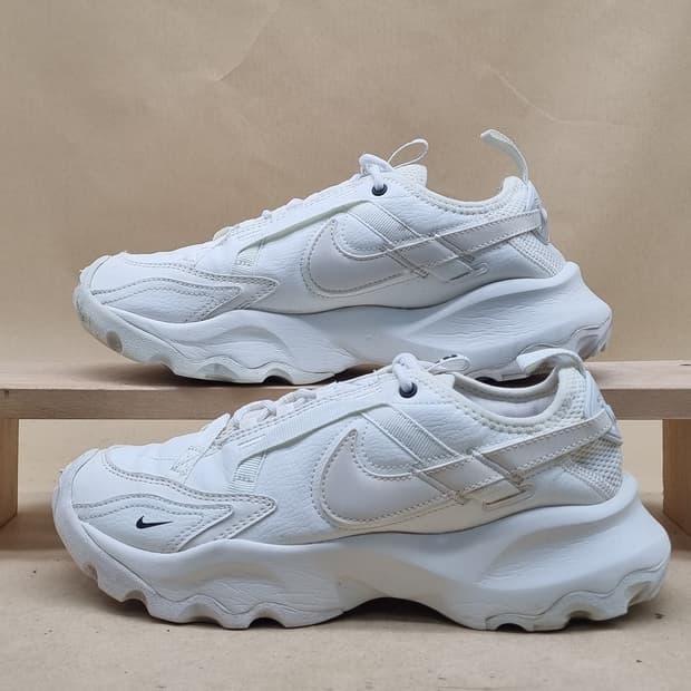 나이키 TC7900  운동화250 