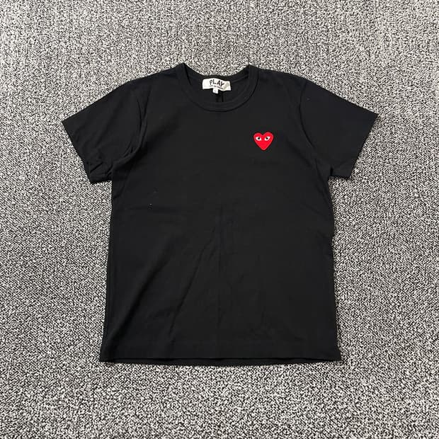 빈티지9. 꼼데가르송 플레이 와펜 블랙 반팔 티셔츠 반소매