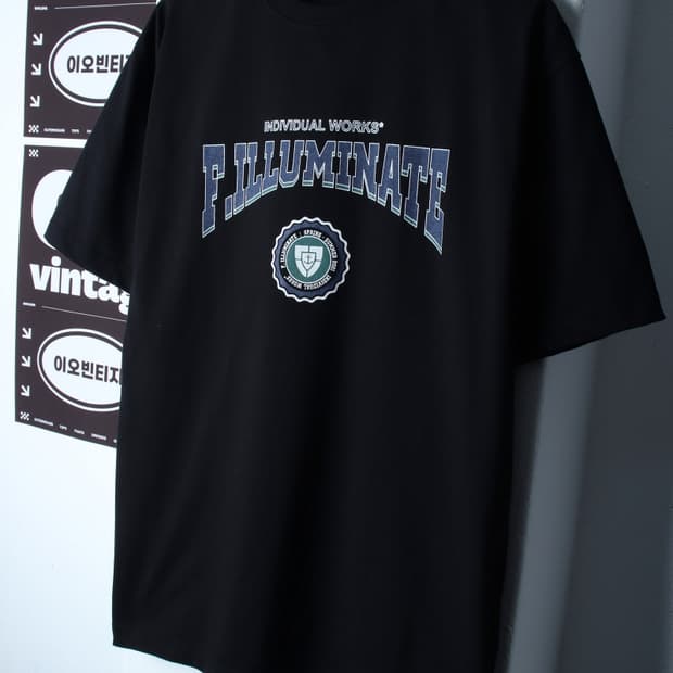 (L-2XL) 필루미네이트 반팔 티셔츠 빅로고 블랙 올드스쿨-H32563