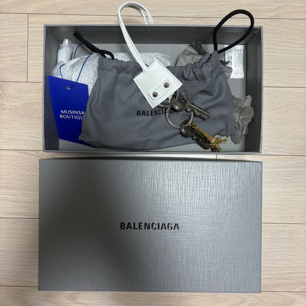 발렌시아가 25ss 르시티 참 에펠 키링