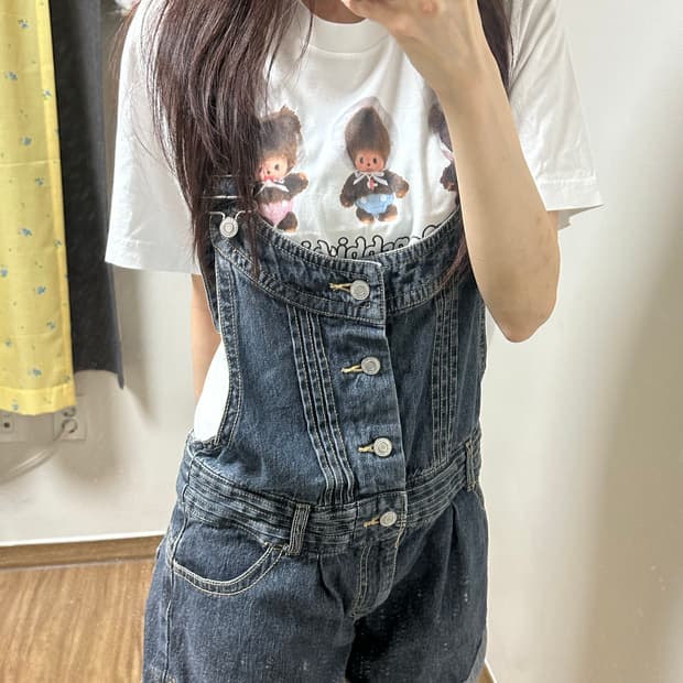 빈티지한 느낌의 퍼플 플라워 미디 원피스입니다. 쉬폰 소재에 블랙 허리 