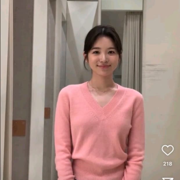 시에  샬롯핑크 SIE 캐시미어니트 브이넥 니트