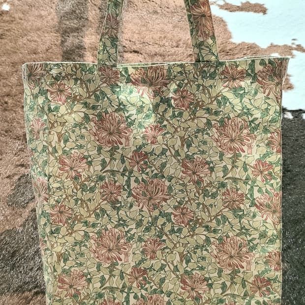 사랑스런 꽃무늬 패턴의 에코백