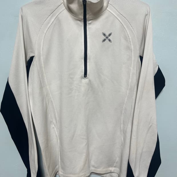 몬츄라 흰색/검정색 하프넥 반집업 티셔츠