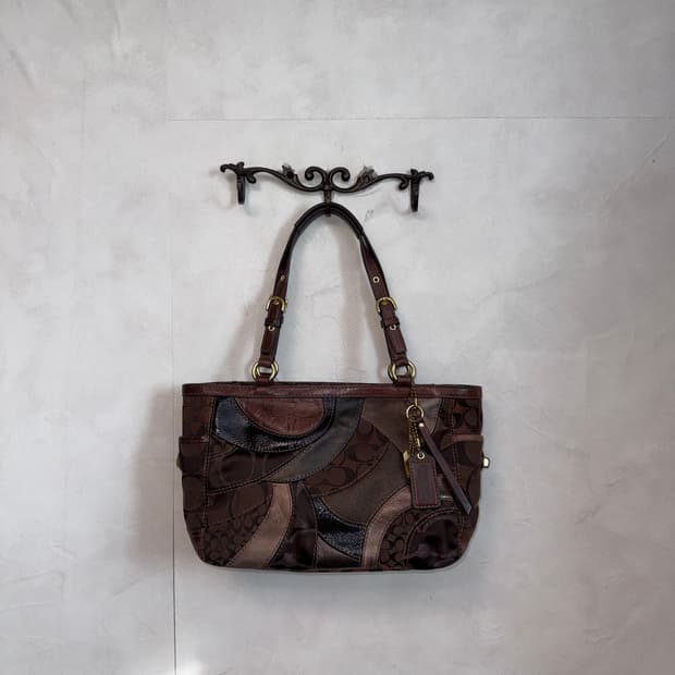 Coach brown multi pattern patchwork 숄더백