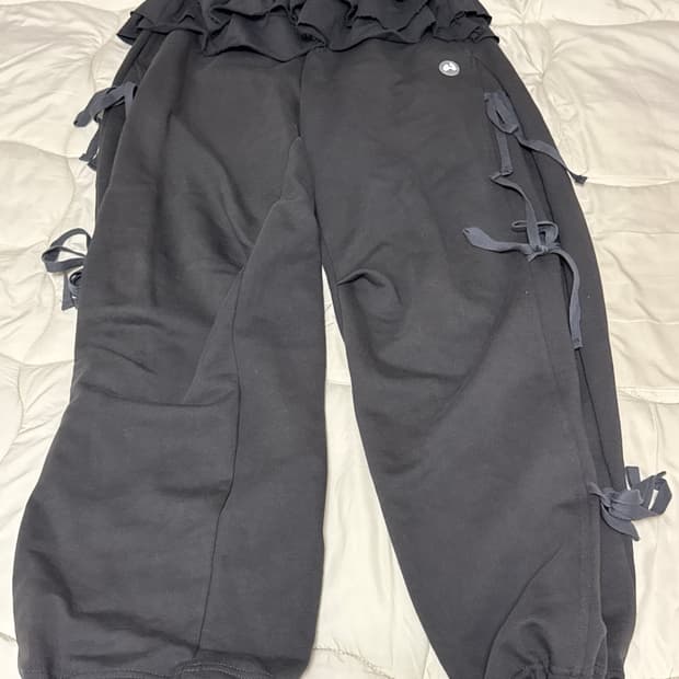허그유어스킨 Lace jogger pants (chachol)