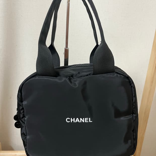 샤넬 블랙 뷰티 파우치