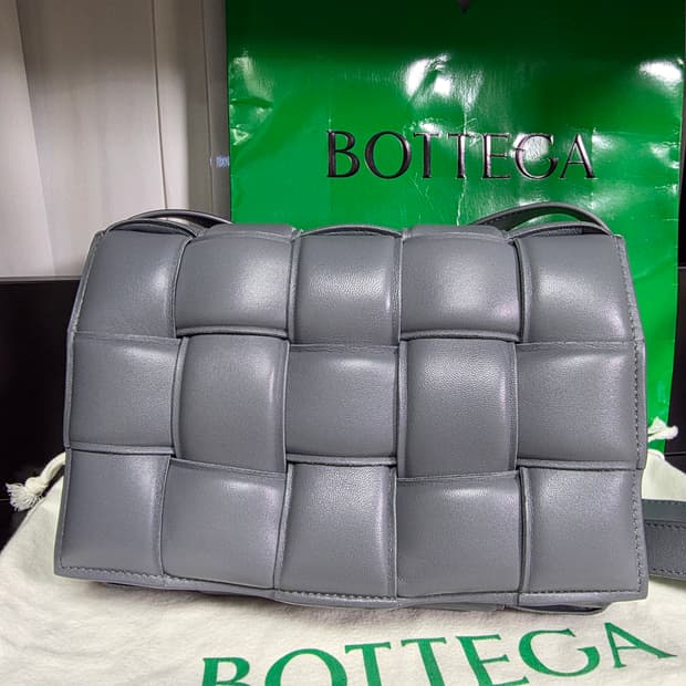 {클로젯}[Os]보테가베네타 패딩 레더 카세트백