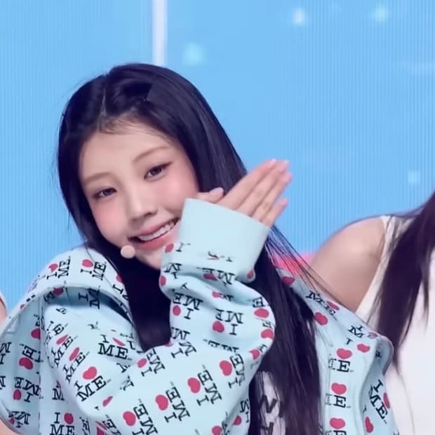 아일릿 낫큐트애니모어 후집 애슐리윌리엄스 I Heart me 후드집업