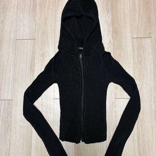 다이애그널 메탈 후디 집업 니트 블랙