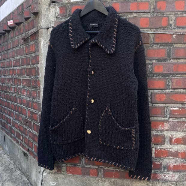 어쿠스틱 레더 디테일 울 니트 가디건 