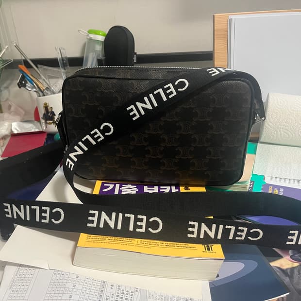 셀린느 트리옹프 캔버스 미디엄 메신저백