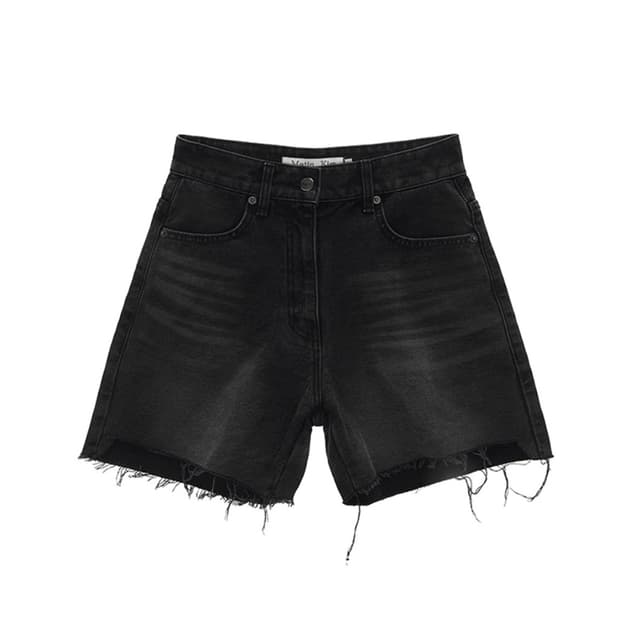 CUT OUT POINT DENIM SHORTS IN BLACK