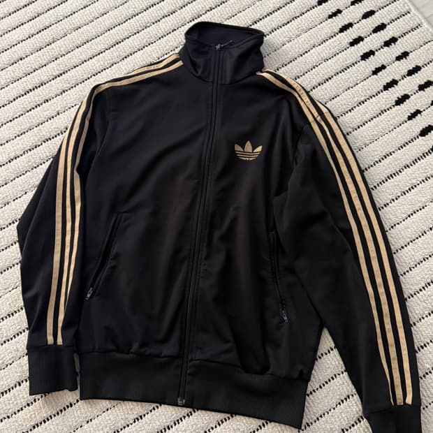 아디다스 파이어버드 검골 블랙 골드 S 90