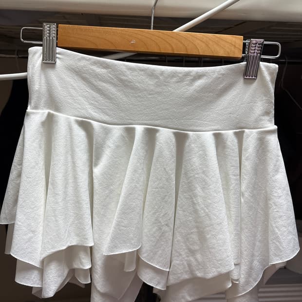 흰색 스커트