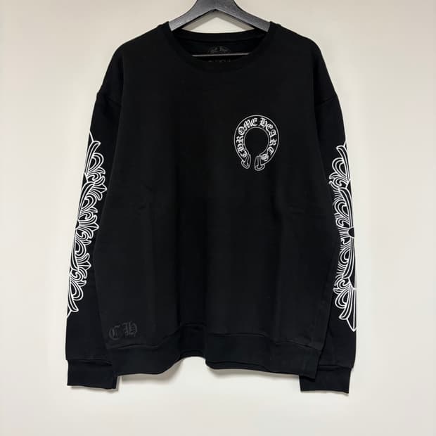 크롬하츠 홀스슈 플로럴암 블랙 맨투맨