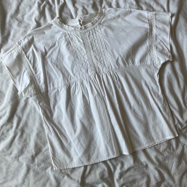 레이스 포인트 모리걸 핀턱 반팔 블라우스